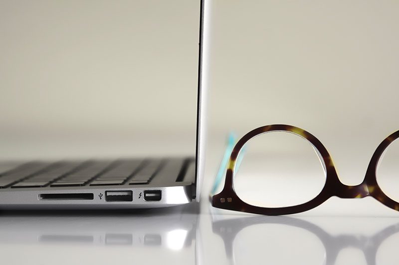 Lunettes anti-lumière bleue : témoignages et solutions pour préserver la santé de vos yeux